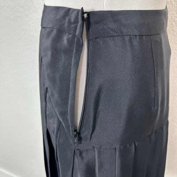 Versace X H&M NWT Women’s 100% Silk Studded Pleated Mini Skirt Black 4 - Picture 8 of 16